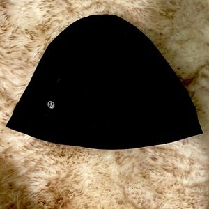 Lululemon black hat